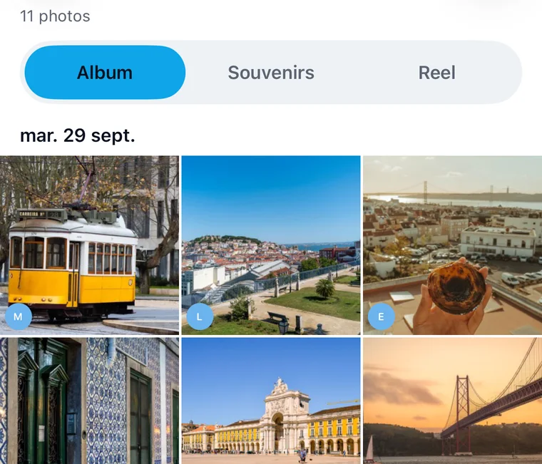 Album partagé de Jurni pour le voyage à Lisbonne : photos d’un tram jaune, de la ville vue d’un belvédère, d’un pastel de nata, d’azulejos, de la Praça do Comércio et du pont du 25-Avril, chacune marquée des initiales de la personne qui l’a ajoutée.